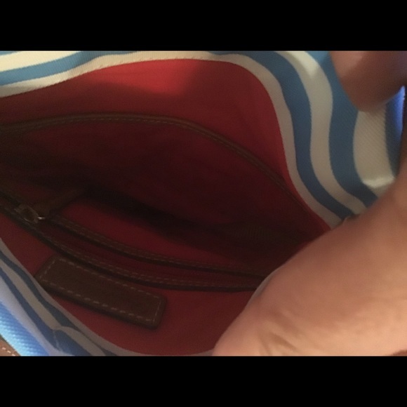 Dooney & Bourke Crossbody Handbag 9.5 x11 - Picture 4 of 4